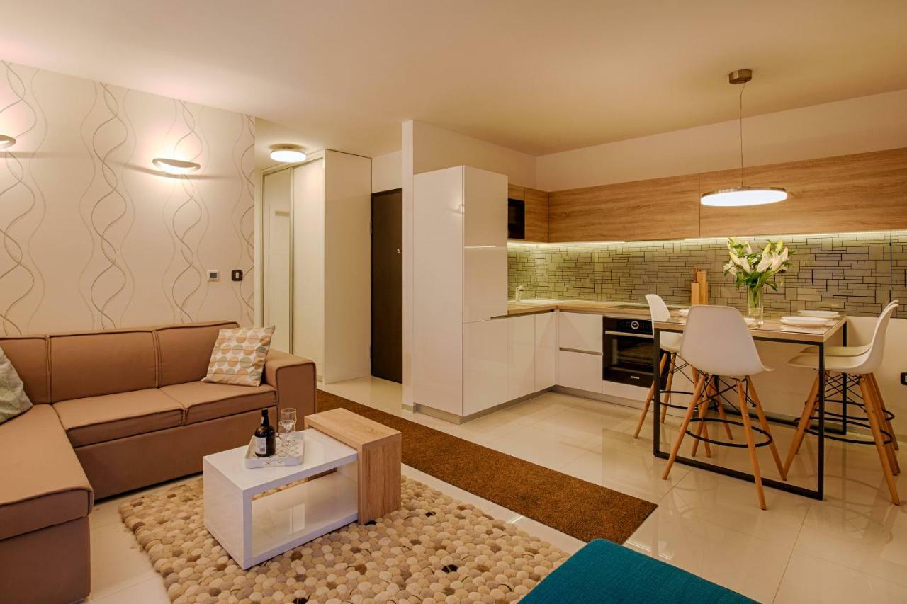 Deluxe New Apartments - Few Steps From The Beach - Luxury Holiday With Style - By Traveler Tourist Agency Krk クルク エクステリア 写真