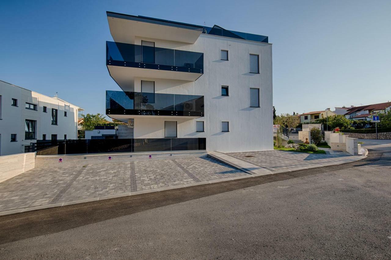 Deluxe New Apartments - Few Steps From The Beach - Luxury Holiday With Style - By Traveler Tourist Agency Krk クルク エクステリア 写真