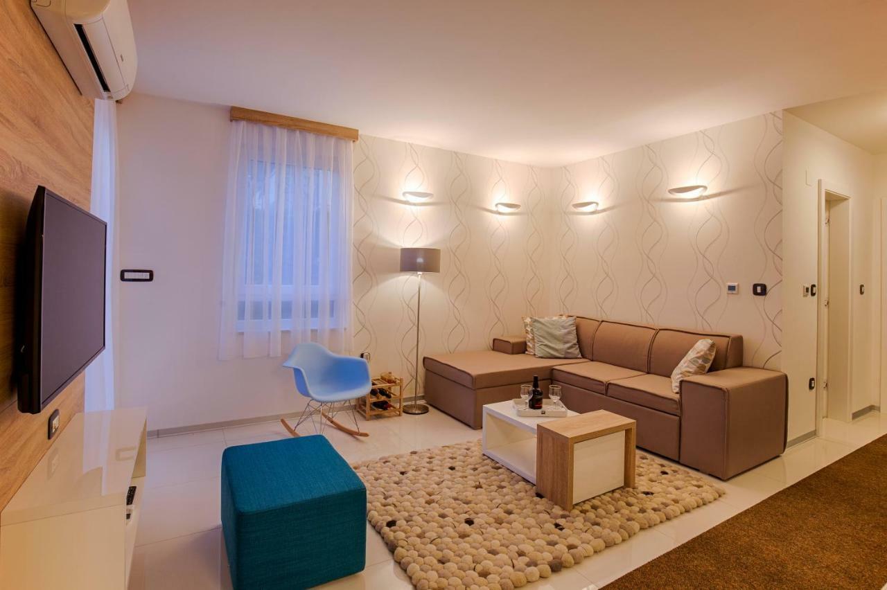 Deluxe New Apartments - Few Steps From The Beach - Luxury Holiday With Style - By Traveler Tourist Agency Krk クルク エクステリア 写真