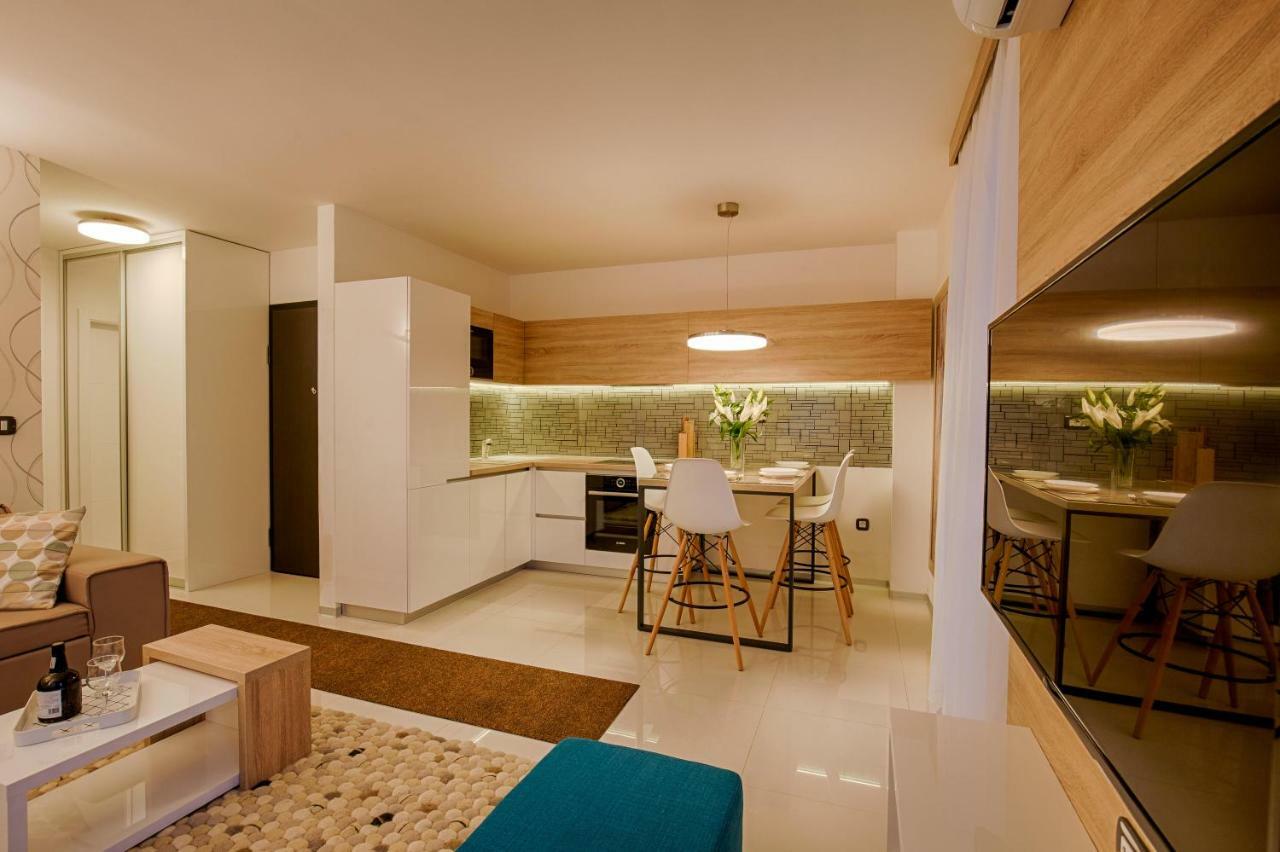 Deluxe New Apartments - Few Steps From The Beach - Luxury Holiday With Style - By Traveler Tourist Agency Krk クルク エクステリア 写真