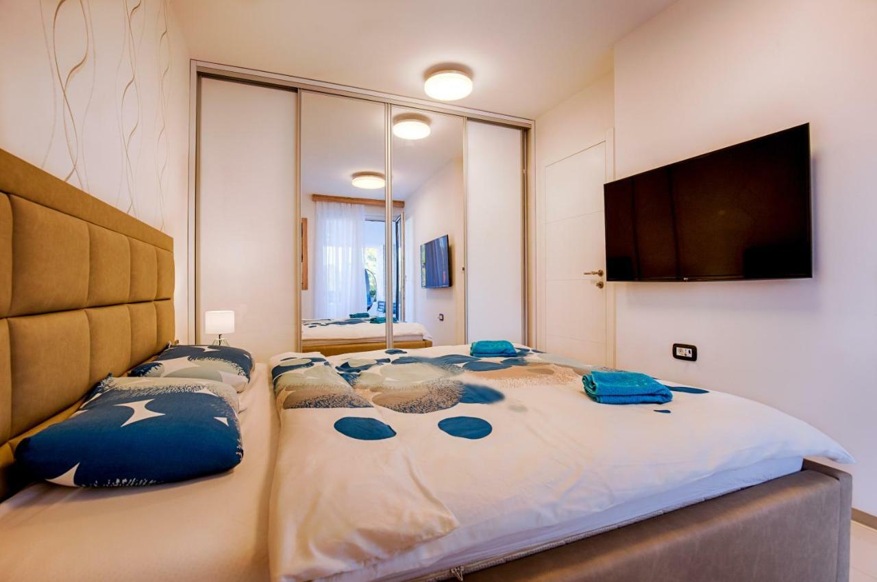 Deluxe New Apartments - Few Steps From The Beach - Luxury Holiday With Style - By Traveler Tourist Agency Krk クルク エクステリア 写真